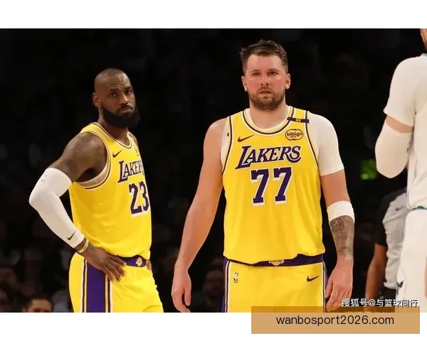 湖人硬碰联盟第一詹姆斯神情凝重东契奇轻松应战富保罗发声力挺老詹澄清质疑